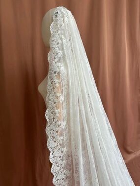 Chantilly Lace Veil